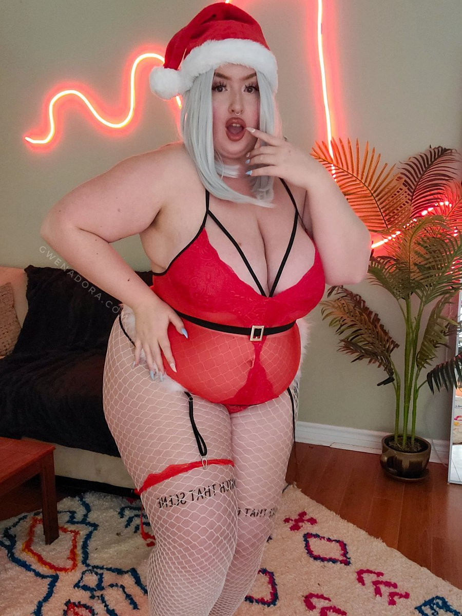 Gwen Adora